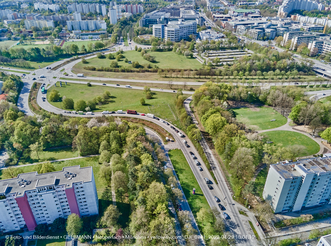 29.04.2022 - Luftbilder von der Baustelle Haus für Kinder in Neuperlach